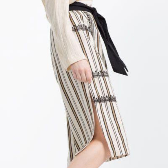 Zara Ecru/Black Embroidered & Striped Cotton Pencil Skirt- Sz. Med - Picture 2 of 12